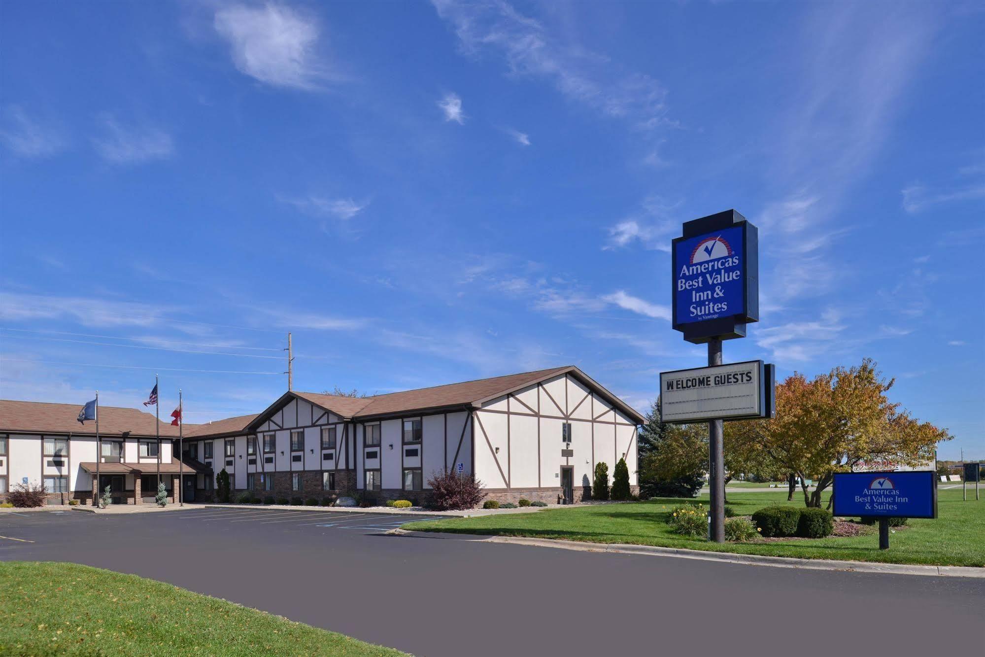 Americas Best Value Inn & Suites-Birch Run Exteriör bild